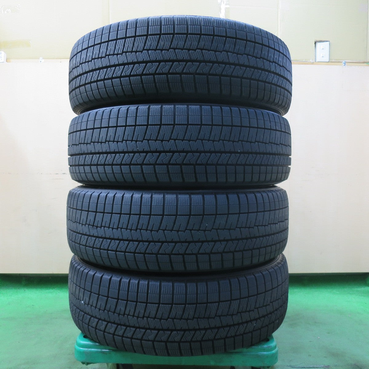 [送料無料] バリ溝！22年！キレイ！9.5分以上★トヨタ クラウン クロスオーバー 純正 225/45R21 スタッドレス ダンロップ ウインターマックス03 21インチ PCD114.3/5H★5021416イス