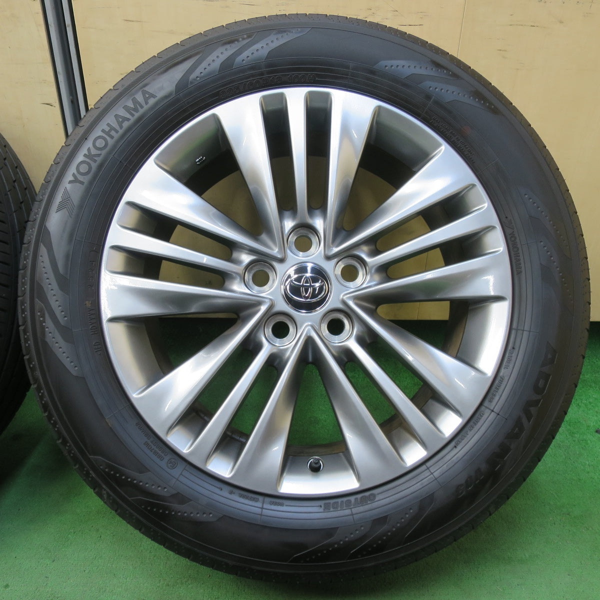 新車外し！24年★トヨタ 40系 アルファード 純正 225/60R18 ヨコハマ アドバン V03 18インチ PCD120/5H★5042306イノ