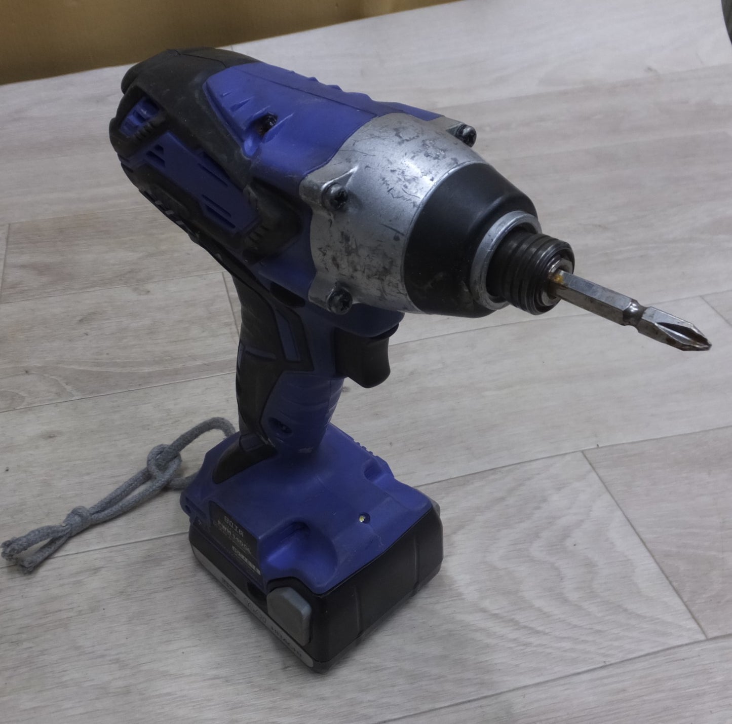 [送料無料] バッテリー2個◆日立工機 コードレス インパクト ドライバ 14.4V FWH14DGL 充電器 ケース 付き 電動 工具◆