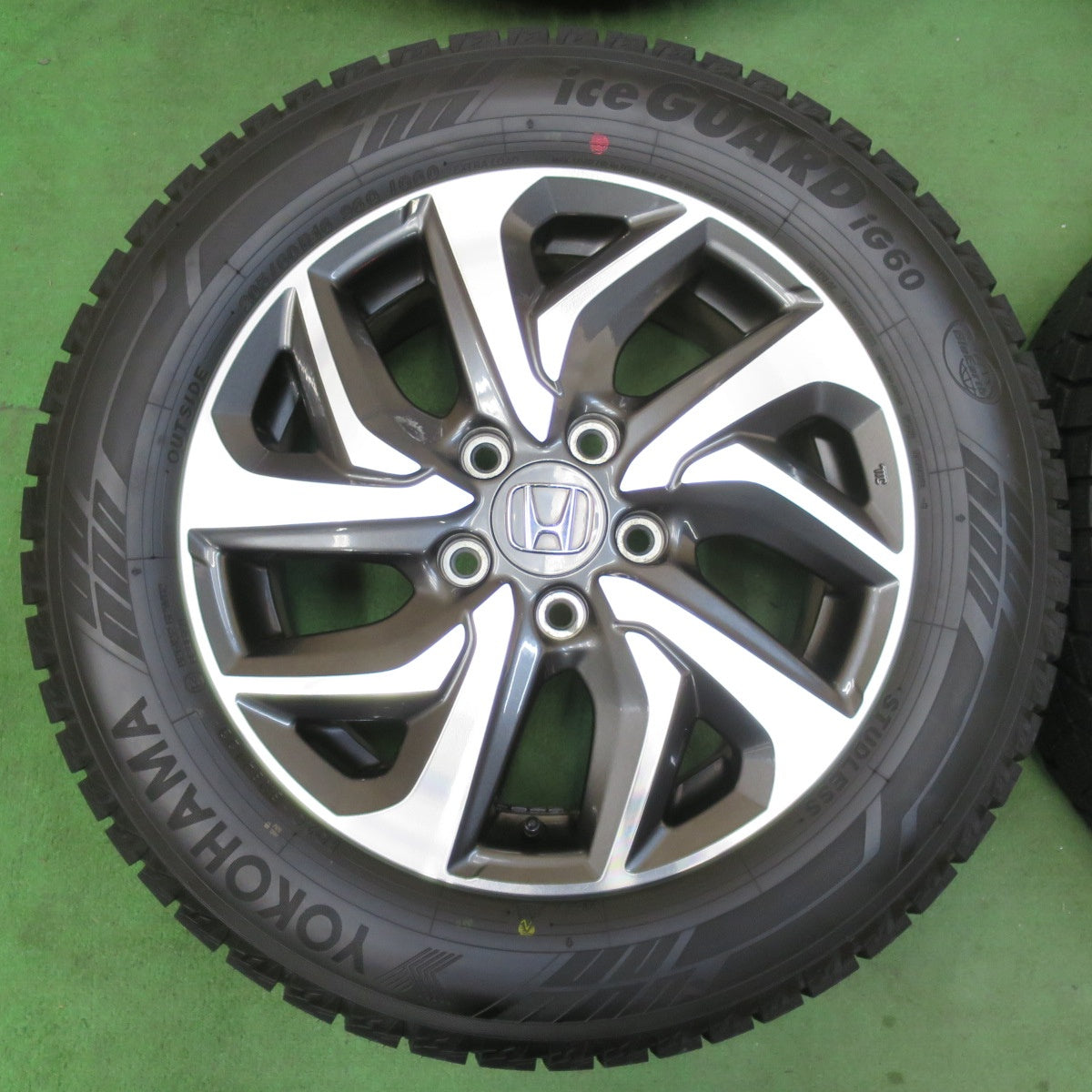 [送料無料] タイヤほぼ未使用！23年！キレイ★ホンダ ステップワゴン スパーダ 純正 205/60R16 スタッドレス ヨコハマ アイスガード iG60 16インチ PCD114.3/5H★5012508イス