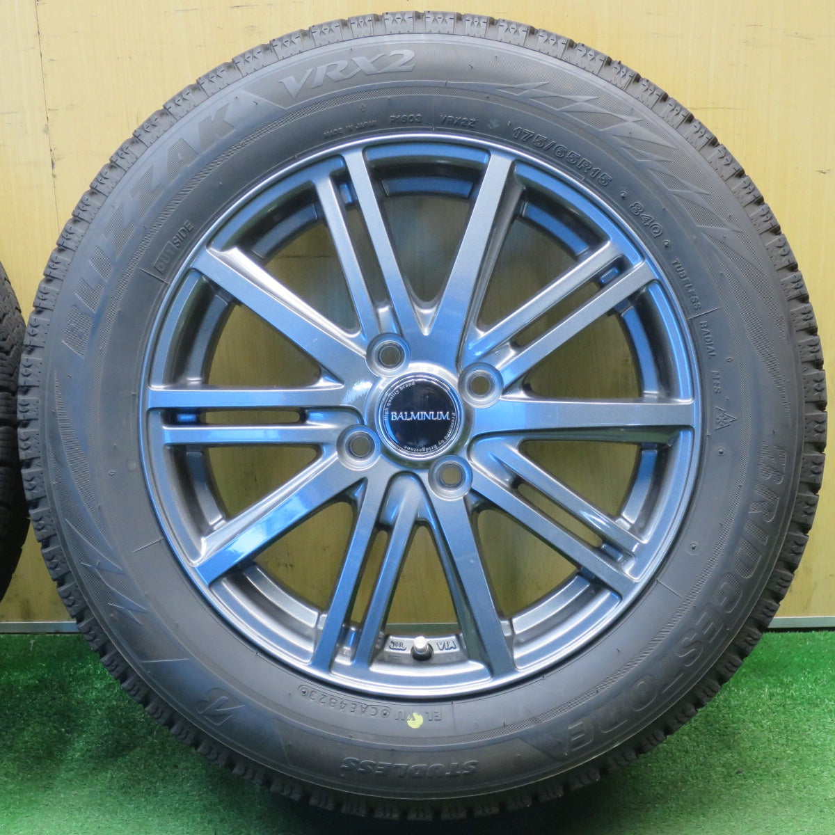 バリ溝！23年！キレイ！9分★スタッドレス 175/65R15 ブリヂストン ブリザック VRX2 BALMINUM BR10 バルミナ 15インチ PCD100/4H★6032907NJス