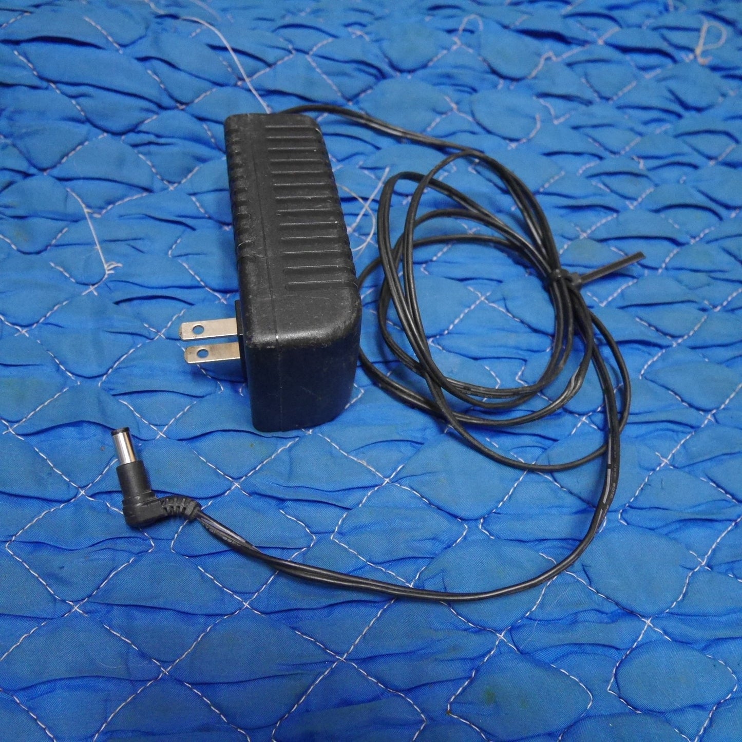 [送料無料] ☆マキタ 充電式 産業扇 CF300D 羽根径 330mm 扇風機 現場 作業 用 makita 本体のみ☆