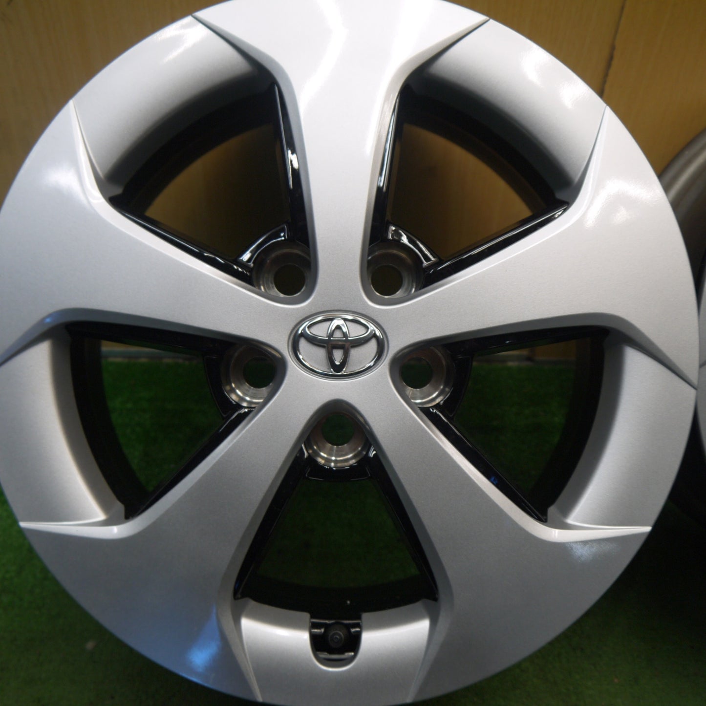 キレイ★トヨタ 30系 プリウス 純正 ホイール 15インチ 15×6J PCD100/5H★5100608Hホ