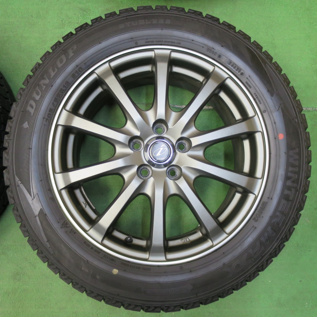 [送料無料] バリ溝！21年！キレイ！9.5分★インプレッサ等 205/55R16 スタッドレス ダンロップ ウインターマックス WM02 INPERIO インペリオ PCD100/5H★4103103イス