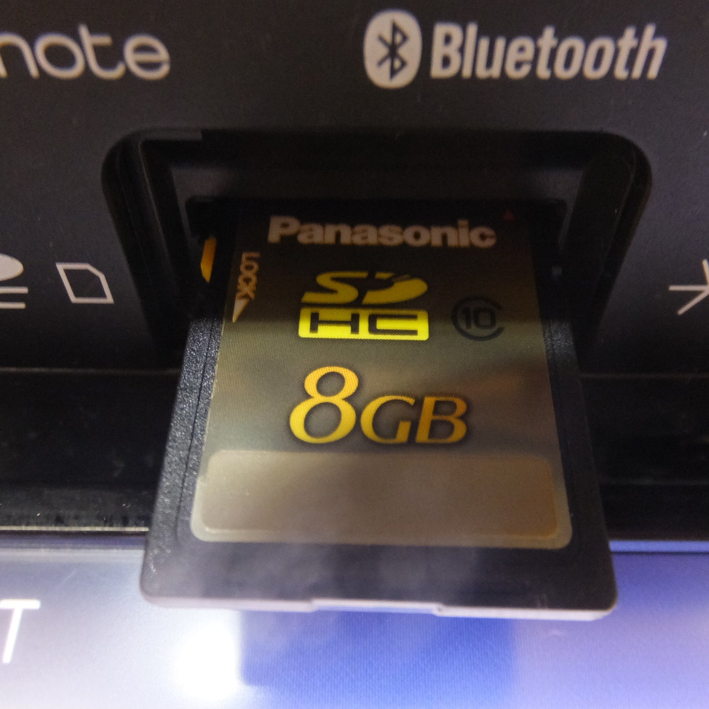 [送料無料] ★パナソニック Panasonic SDカーナビステーション Strada  CN-RE04WD[97]★