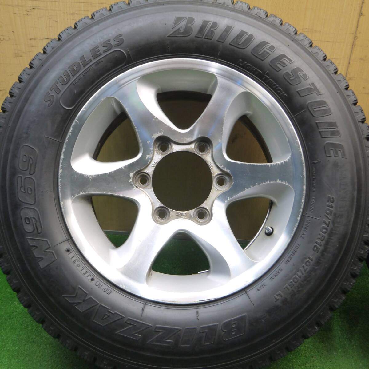 バリ溝！9分★ハイエース 等 215/70R15 107/105L スタッドレス ブリヂストン ブリザック W969 社外 アルミ 15インチ PCD139.7/6H★5012006Hス