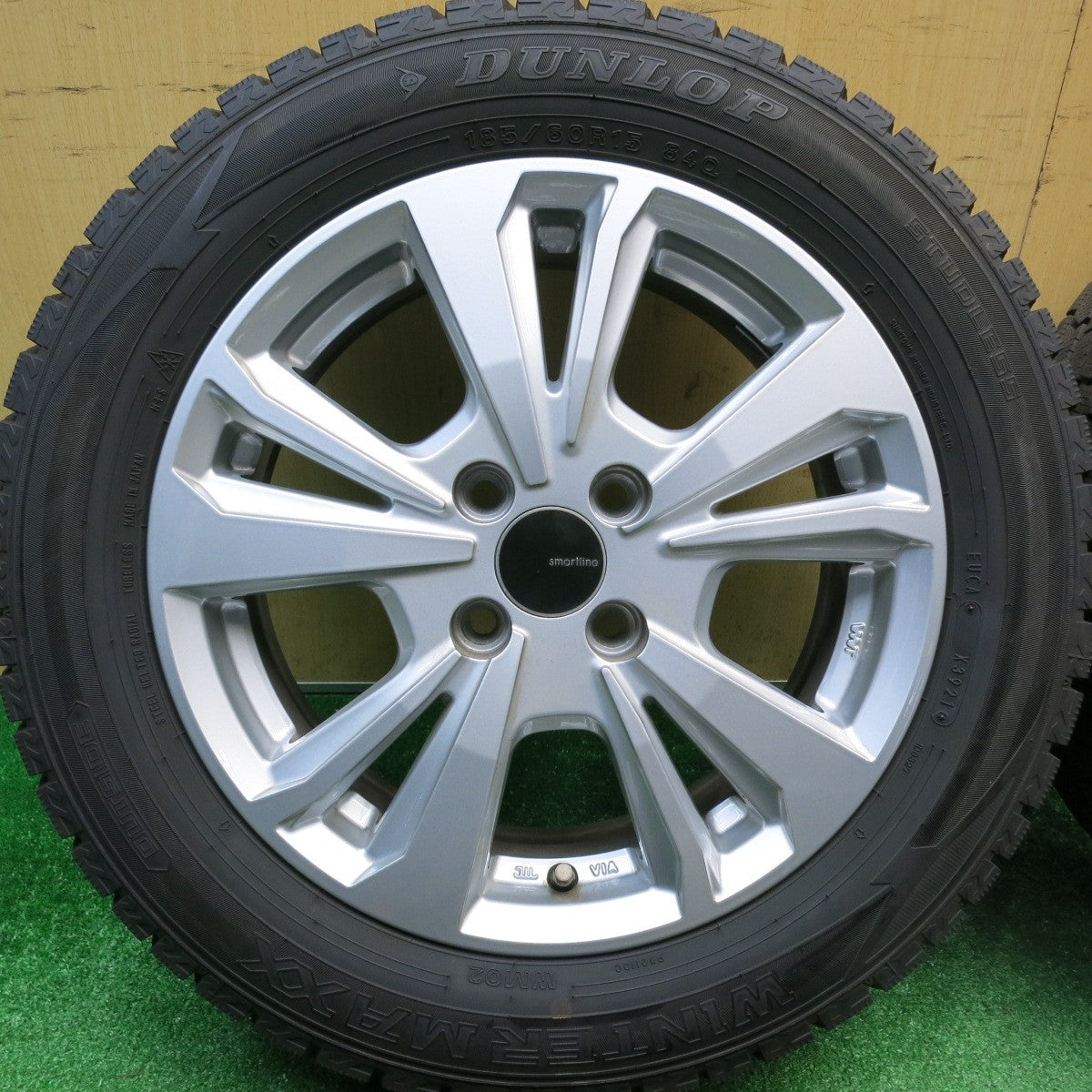 バリ溝！21年！キレイ！9分★トゥインゴ スマート フォーツー 等 smartline 365 165/65R15 185/60R15 スタッドレス ダンロップ ウインターマックス WM02 スマートライン 15インチ PCD100/4H★5112910HAス