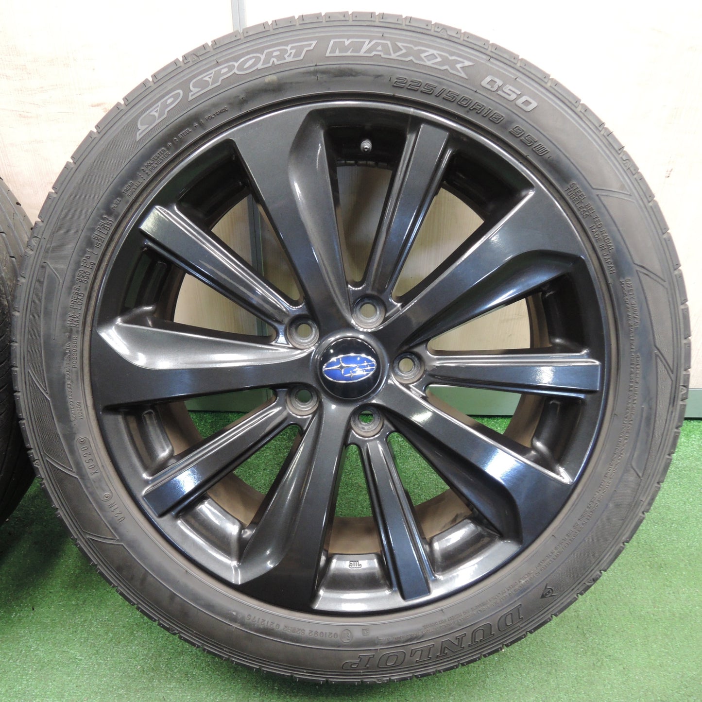 *送料無料* バリ溝！20年！キレイ！8.5分★スバル WRX レガシィ 等 純正 225/50R18 ダンロップ SPスポーツマックス 050 PCD114.3/5H★4031801TNノ