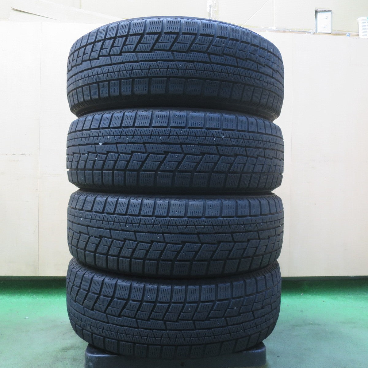 バリ溝！23年！9.5分◎スタッドレス 205/60R16 ヨコハマ アイスガード iG60 タイヤ 16インチ ノア ヴォクシー エスクァイア ステップワゴン 等◎6070205イスタ