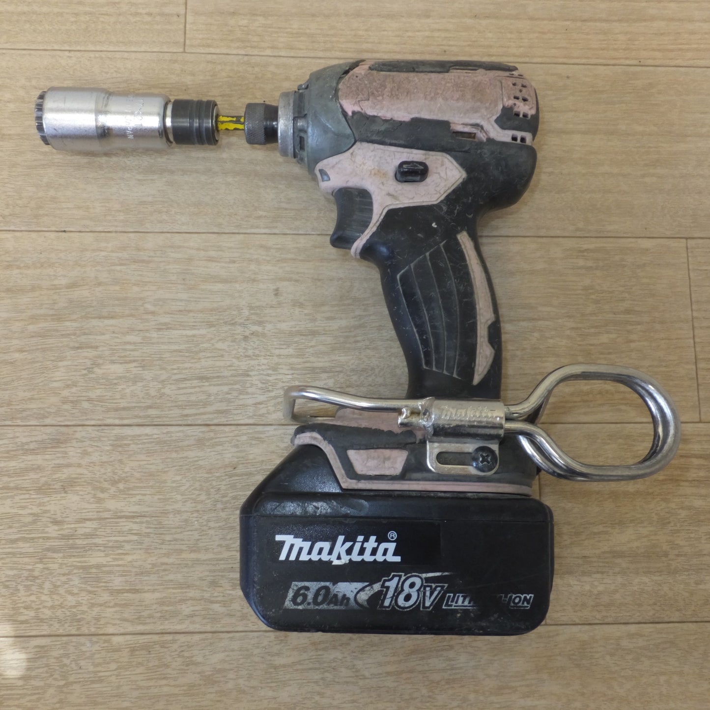 [送料無料] ★マキタ makita 充電式インパクトドライバ 形式不明品　バッテリ BL1860B BL1830　充電器 DC18RF　セット★