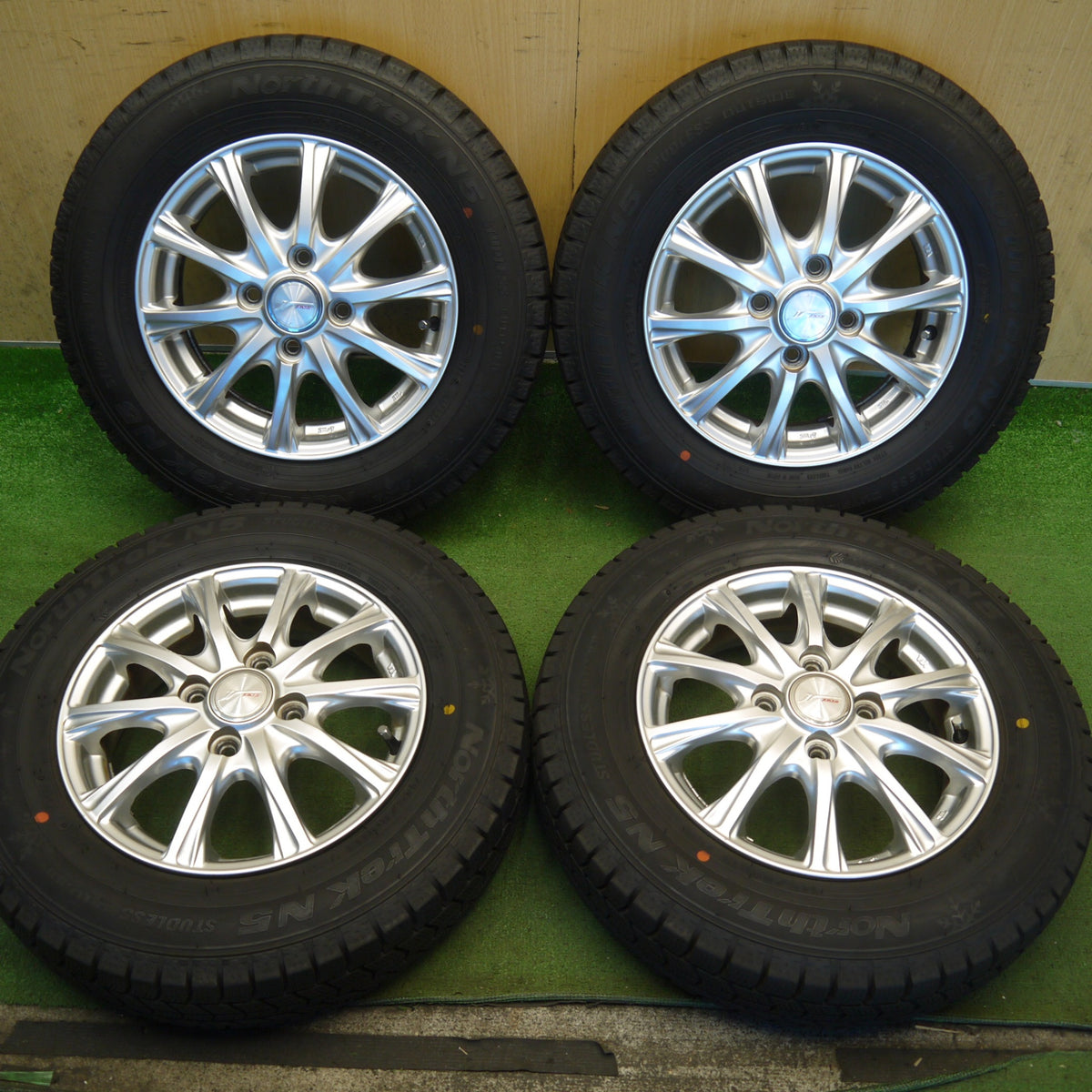 バリ溝！24年！キレイ！8.5分◎スタッドレス 145/80R13 オートバックス ノーストレック N5 JOKER ジョーカー 13インチ PCD100/4H◎6090204Hス