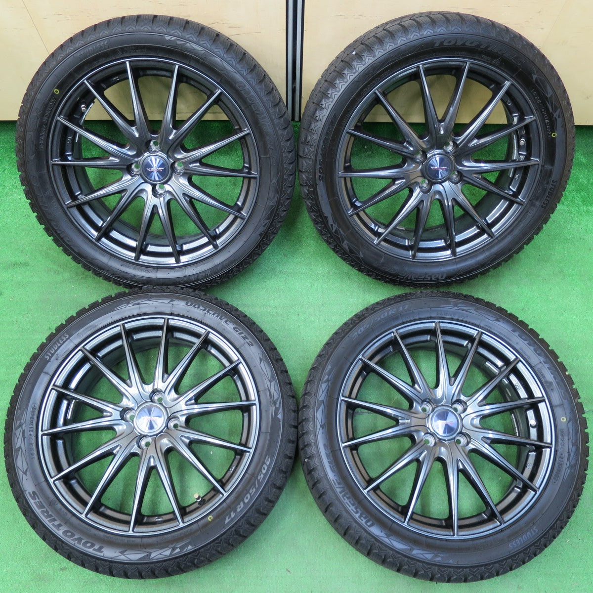 *送料無料* 超バリ溝！22年！キレイ！ほぼ10分★スタッドレス 205/50R17 トーヨー オブザーブ GIZ2 VELVA SPORTZ ヴェルヴァ 17インチ PCD100/4H★4060505イス