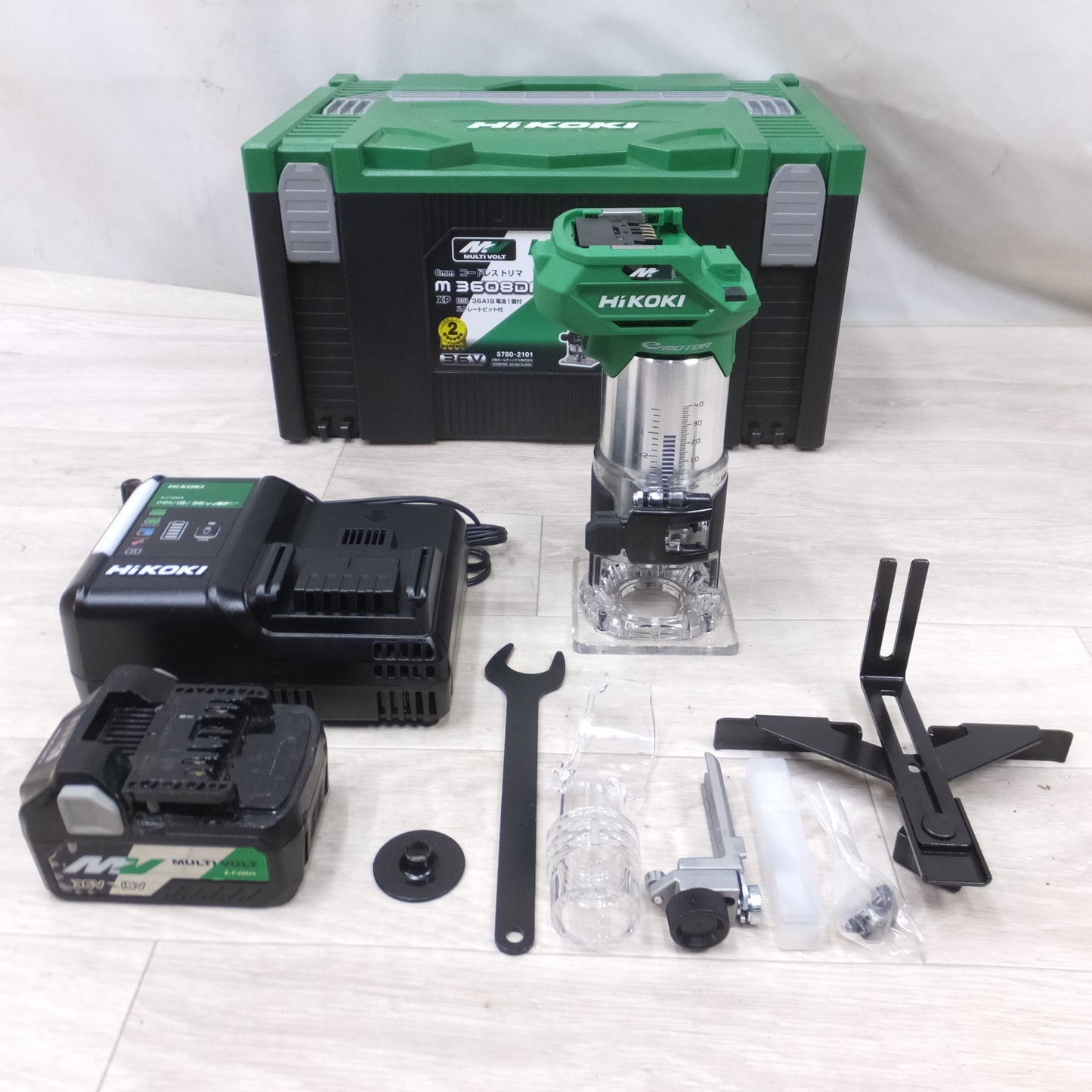 [送料無料] キレイ！付属品付き◆ハイコーキ HiKOKI 8mm 36V コードレス トリマ M3608DA ケース 充電器 バッテリー など 電動 工具◆