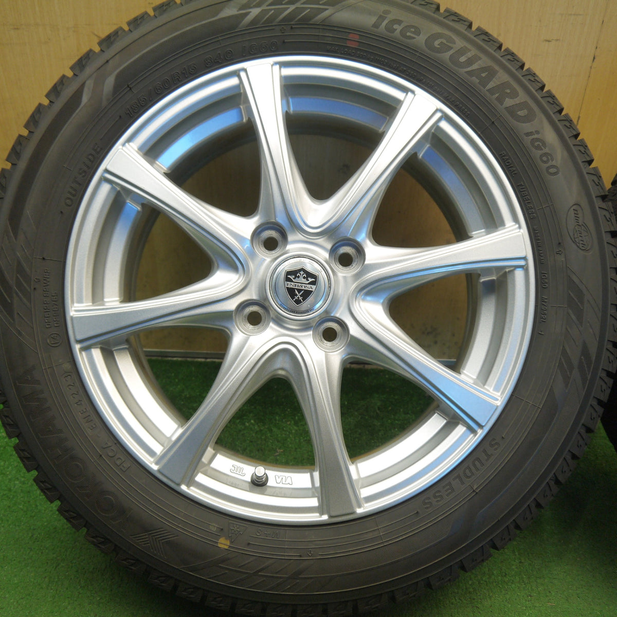 バリ溝！23年！キレイ！ほぼ10分◎スタッドレス 185/60R15 ヨコハマ アイスガード iG60 ESTROSA FSV エステローザ 15インチ PCD100/4H◎6100607Hス