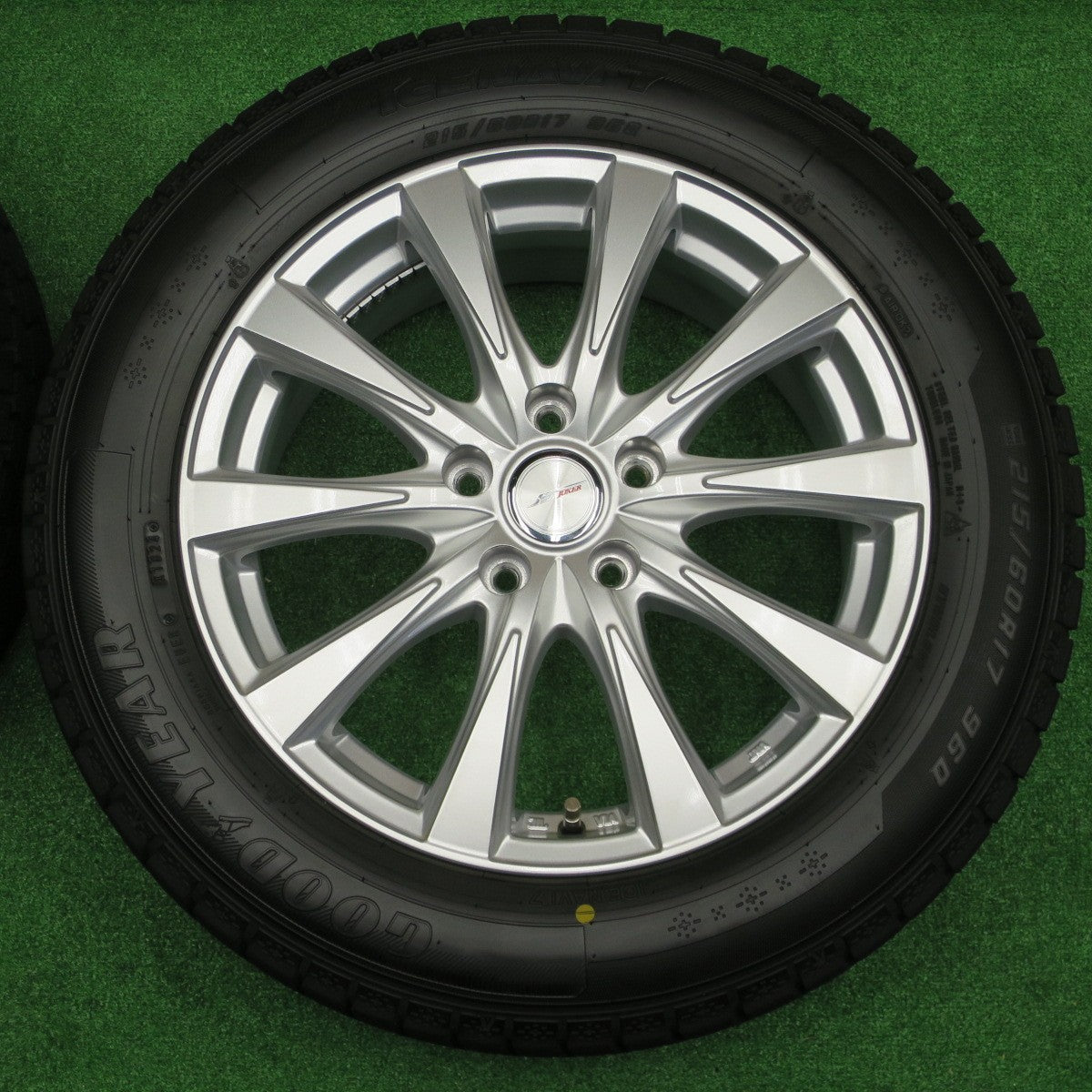 バリ溝！24年！キレイ！ほぼ10分★スタッドレス 215/60R17 グッドイヤー アイスナビ7 JOKER ジョーカー 17インチ PCD114.3/5H★5121002NKス