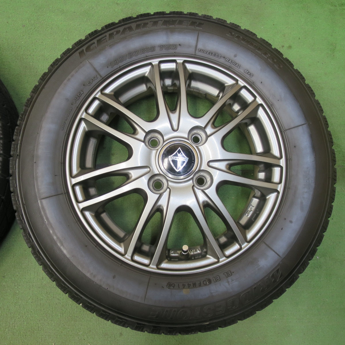 キレイ★スタッドレス 145/80R13 ブリヂストン アイスパートナー VELVA ヴェルヴァ 13インチ PCD100/4H★5102801イス