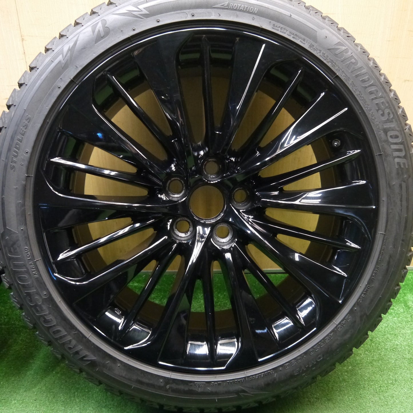 センサー付！バリ溝！22年！キレイ！8.5分★レクサス LS 純正 OP 245/45R20 スタッドレス ブリヂストン ブリザック DM-V3 20インチ PCD120/5H★6021601Hス
