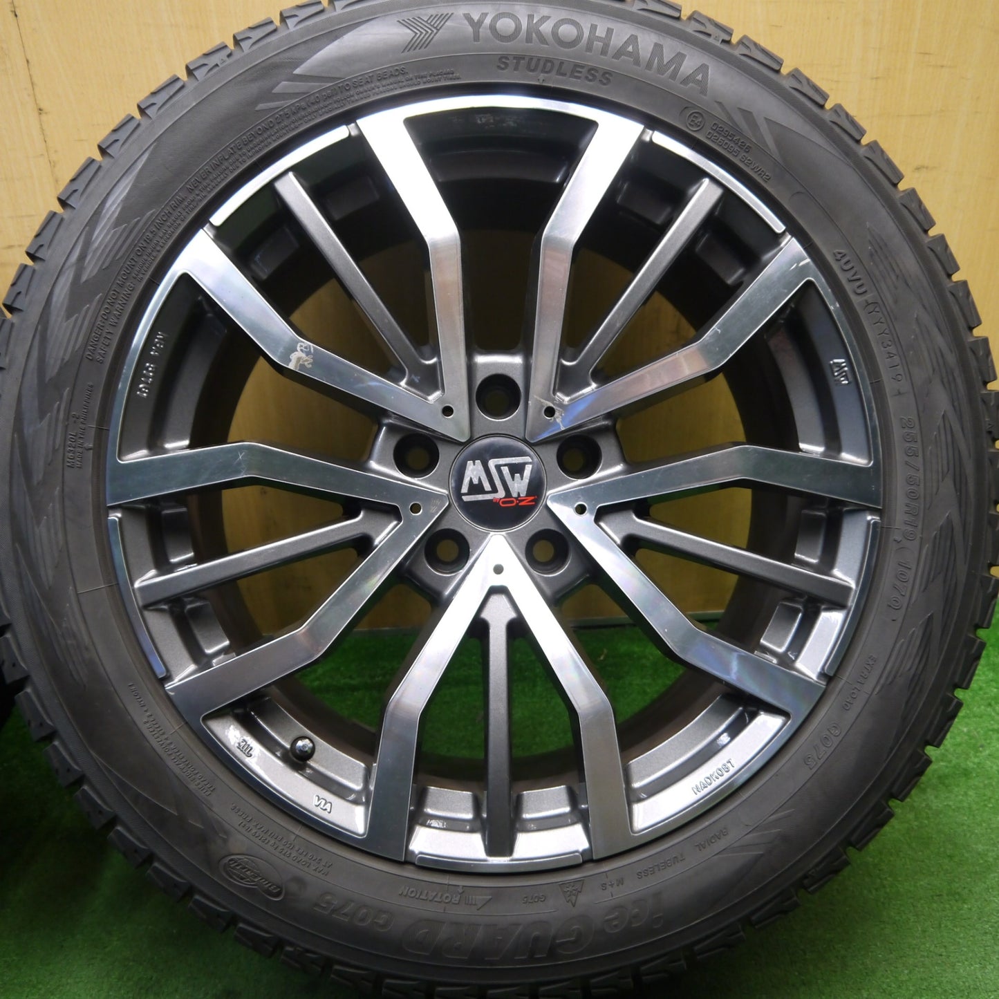 バリ溝！9.5分★BMW 等 MSW 49 O・Z 255/50R19 スタッドレス ヨコハマ アイスガード G075 19インチ OZ PCD120/5H★5051304Hス