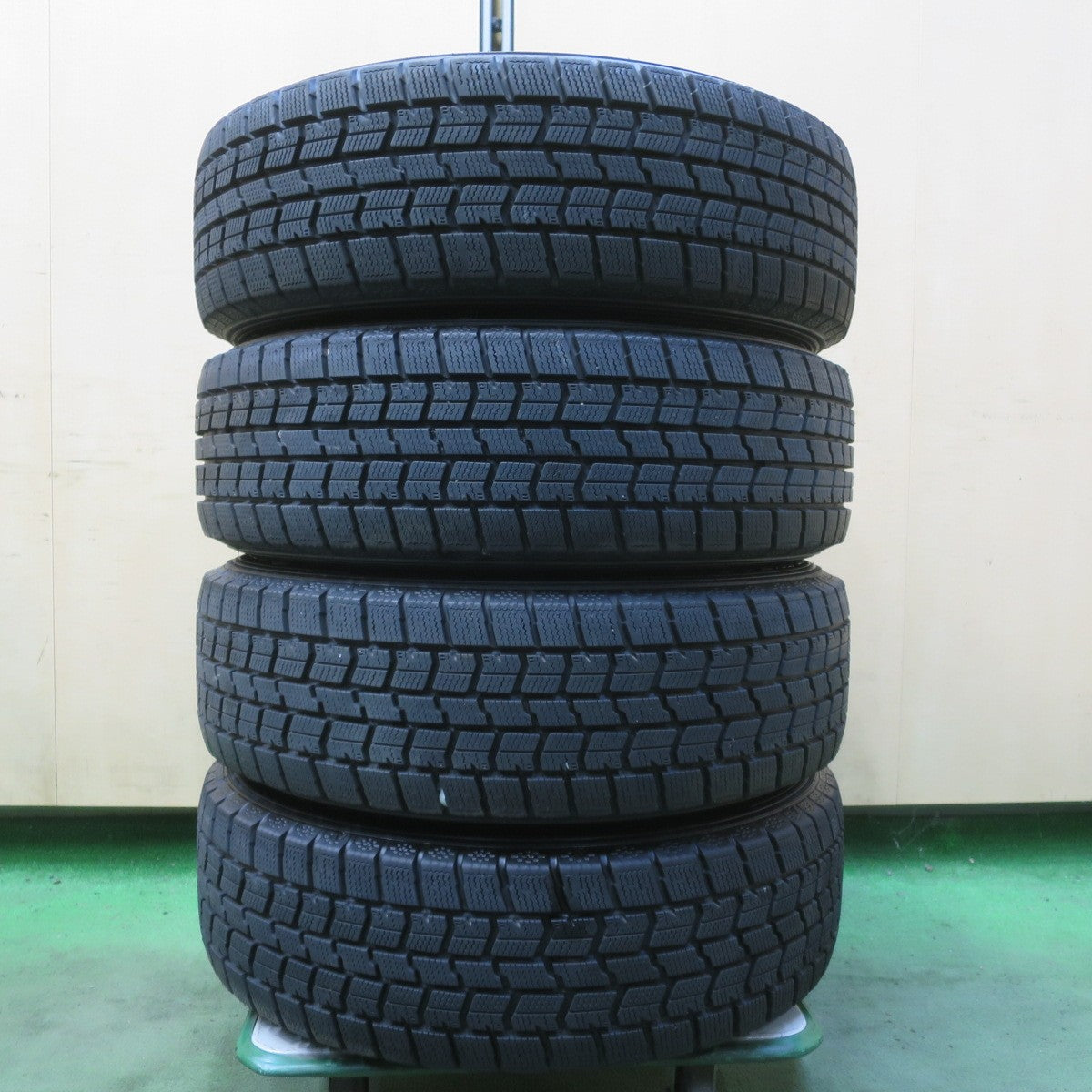 超バリ溝！24年！9.5分以上◎スタッドレス 175/65R15 グッドイヤー アイスナビ7 Exceeder エクシーダー 15インチ PCD100/4H◎6072703イス