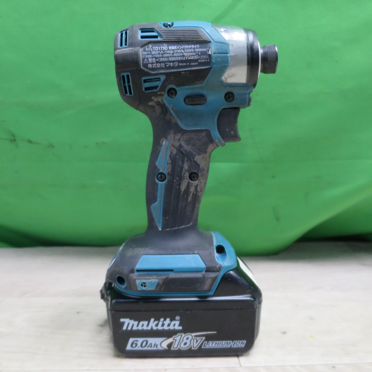 [送料無料] ☆マキタ 充電式 インパクト ドライバ 18V 6.0Ah TD173D バッテリー 付き 電動 工具☆