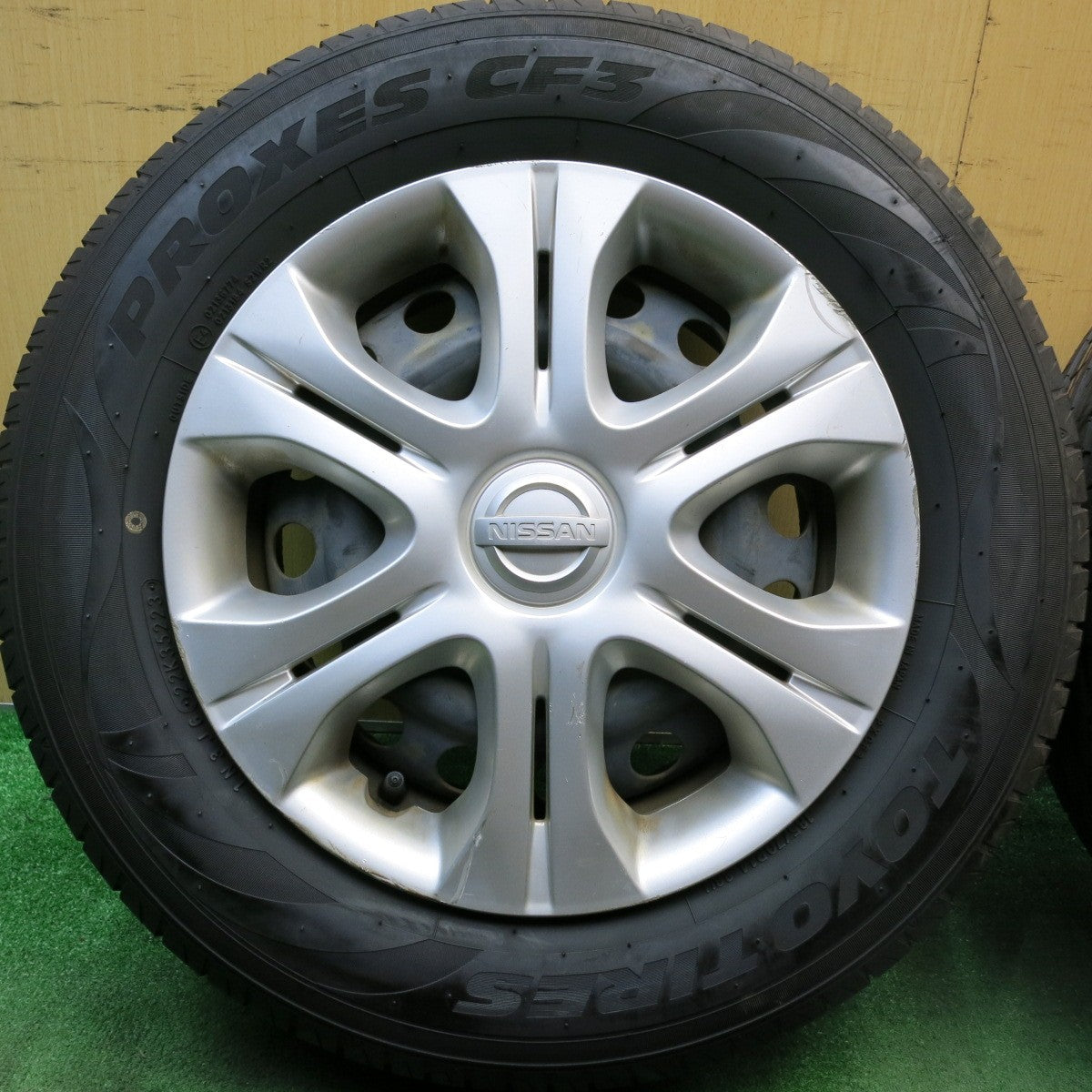 未使用！24年！バリ溝！9.5分★日産 E12 ノート 純正 スチール 185/70R14 トーヨー プロクセス CF3 14インチ PCD100/4H★5081004HAノ