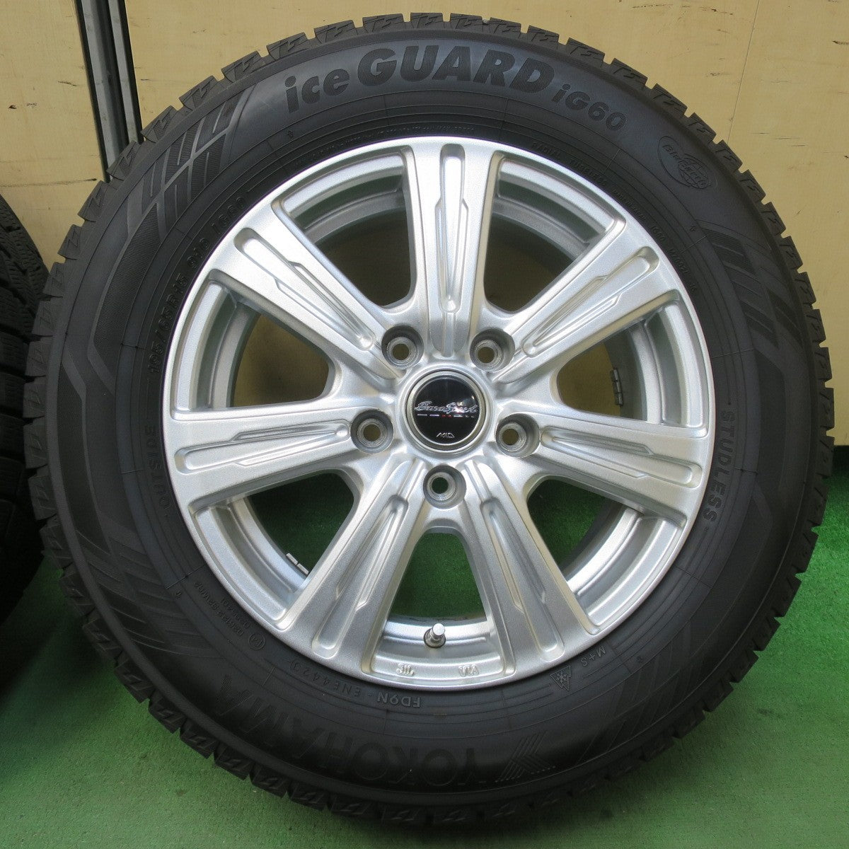 バリ溝！23年！キレイ！9.5分★スタッドレス 195/65R15 ヨコハマ アイスガード iG60 EuroSpeed MiD ユーロスピード 15インチ PCD114.3/5H★5112911イス