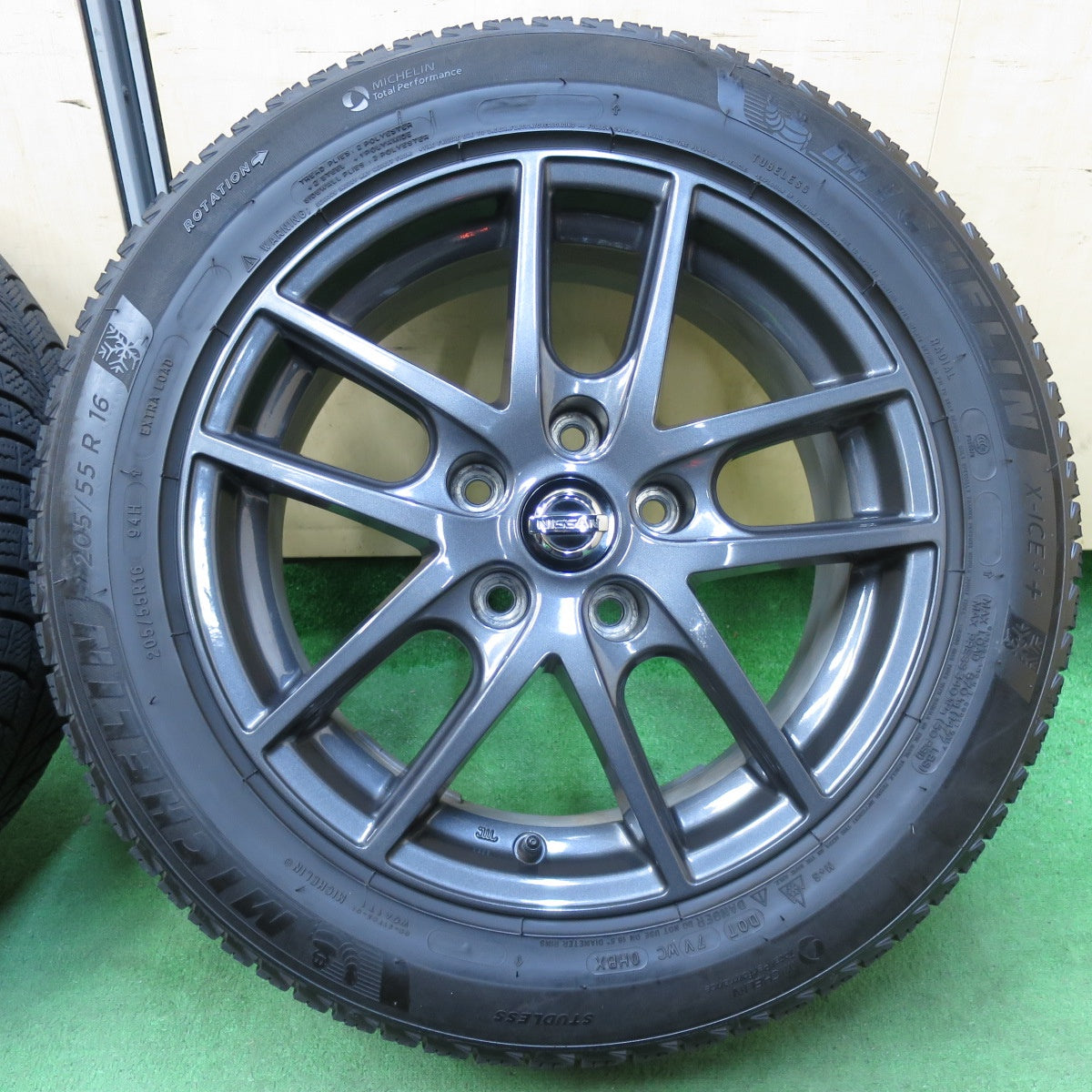[送料無料] 4本価格★日産 リーフ 純正 エスティーロ 205/55R16 スタッドレス ミシュラン X-ICE3+ 16インチ PCD114.3/5H★4120609イス