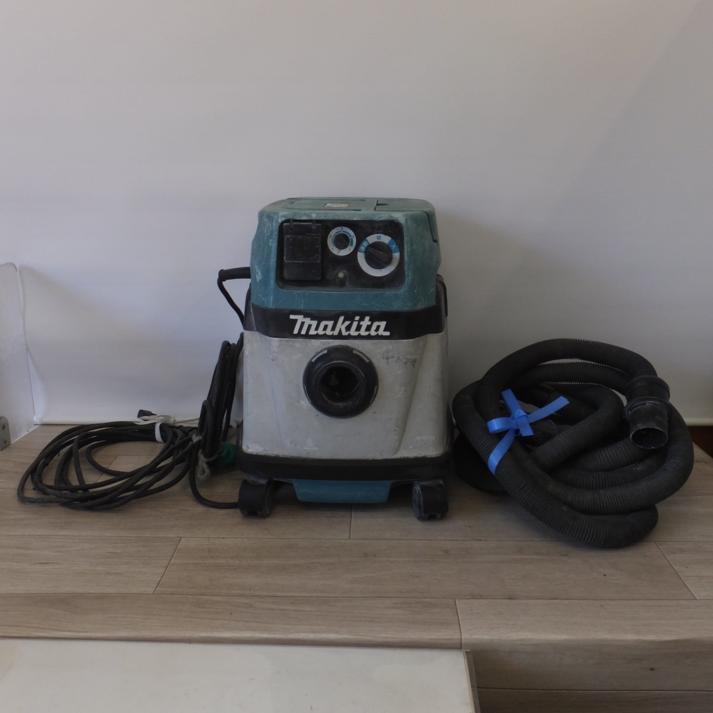 [送料無料] ★マキタ makita 粉じん専用 業務用 無段変速 集じん機 475(?)　ホース 延長コード　セット★