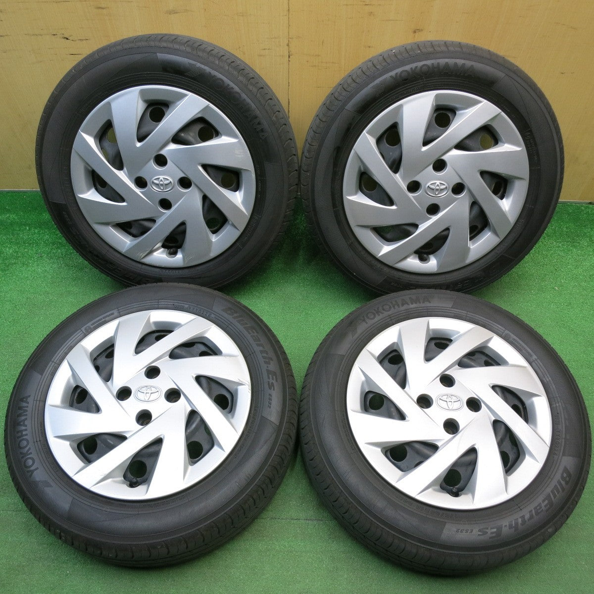 4本価格！24年★トヨタ アクア 純正 スチール 175/65R15 ヨコハマ BluEarth-ES ES32 15インチ PCD100/4H★6022807HAノ