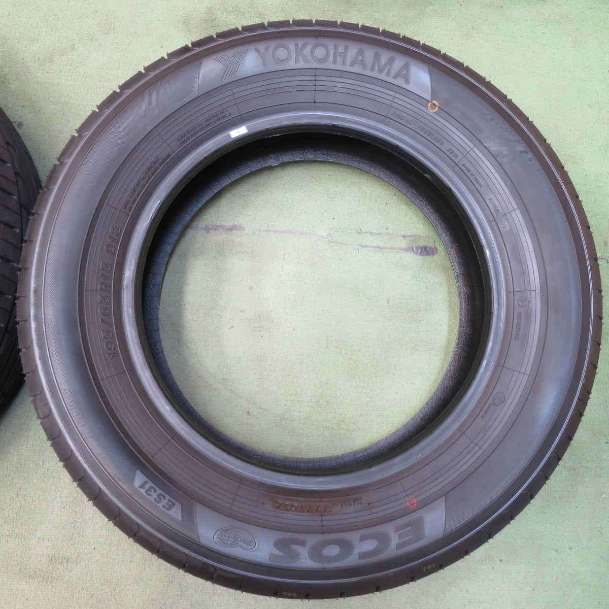 新車外し！26年★195/65R15 ヨコハマ エコス ES31 タイヤ 15インチ ノア ヴォクシー アイシス ステップワゴン 等★6072304イノタ