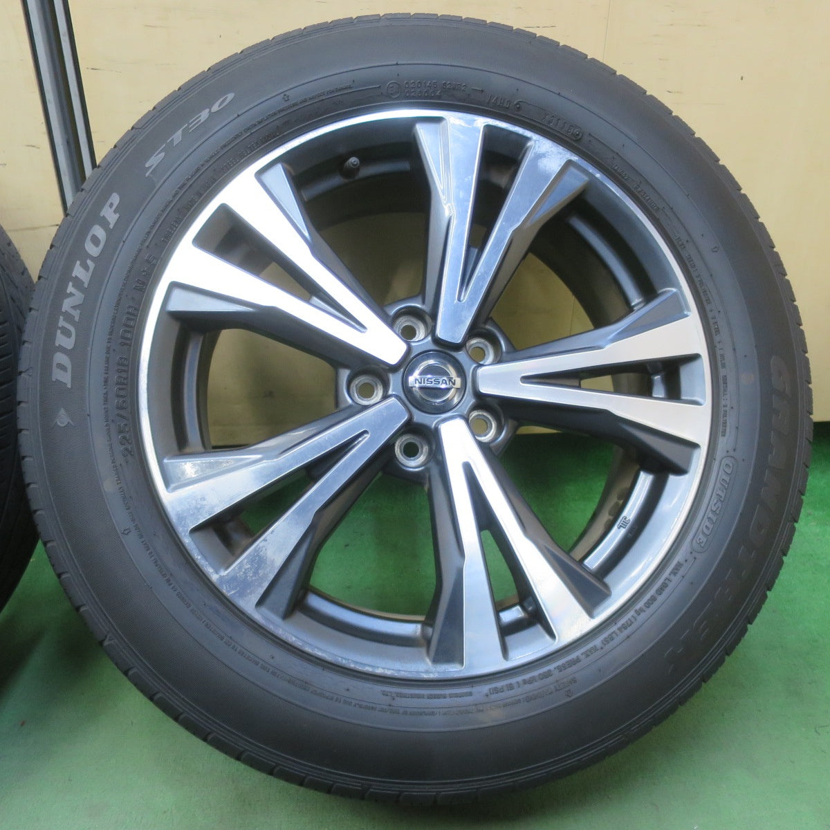 4本価格★日産 T32 エクストレイル 純正 225/60R18 ダンロップ ST30 グラントレック 18インチ PCD114.3/5H★6042810イノ
