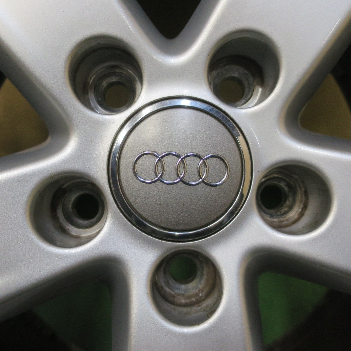 バリ溝！キレイ！9分★アウディ A4 純正 225/55R16 スタッドレス ミシュラン X-ICE XI3 16インチ PCD112/5H★6051902イス
