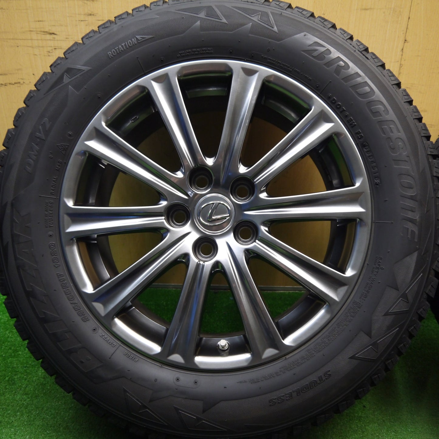 センサー付！キレイ★レクサス NX 純正 225/65R17 スタッドレス ブリヂストン ブリザック DM-V2 17インチ PCD114.3/5H★5042110Hス
