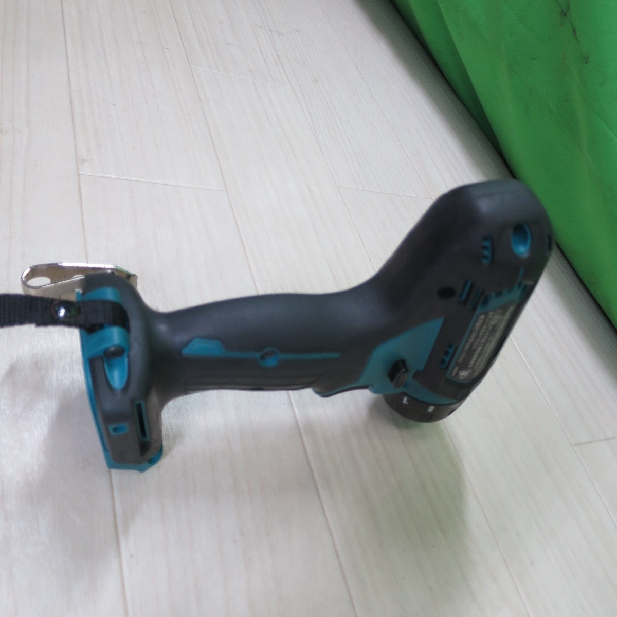 [送料無料] ☆マキタ 充電式 ドライバ ドリル 10.8V DF033D 本体のみ 電動 工具☆