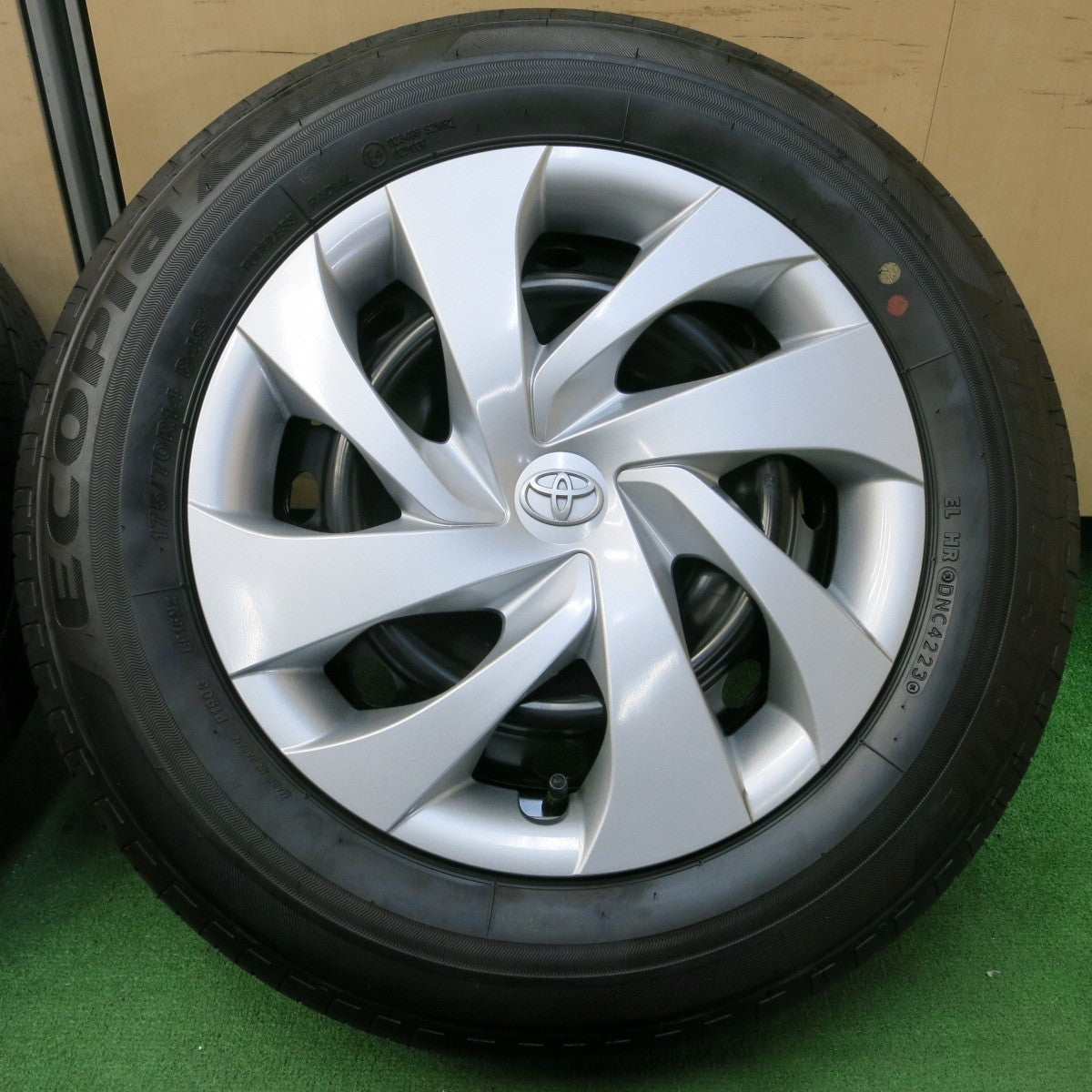 *送料無料* 新車外し！23年★トヨタ ヤリス 純正 スチール 175/70R14 ブリヂストン エコピア EP150 14インチ PCD100/4H★4042904イノ