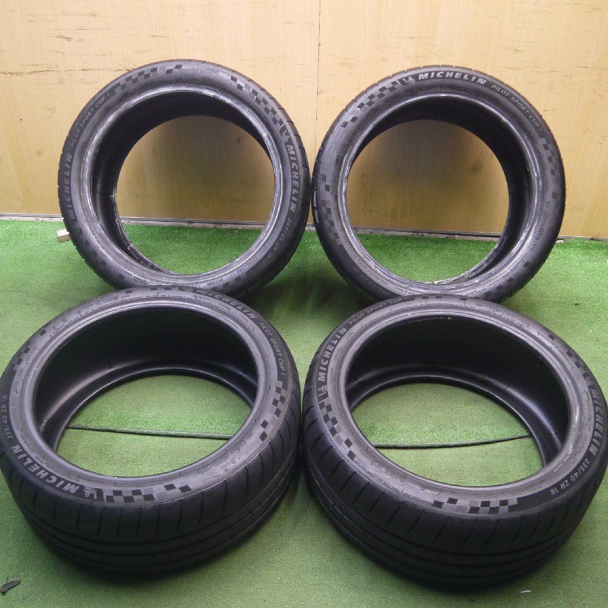 *送料無料* バリ溝！22年！9.5分★235/40R18 265/35R18 ミシュラン パイロット スポーツ CUP2 タイヤ ポルシェ等★3082104Hノタ