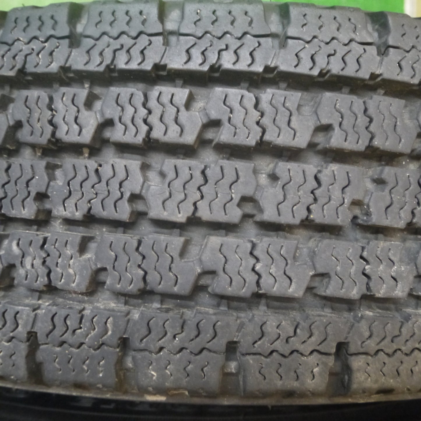 [送料無料] バリ溝！23年！9.5分★145/80R12 80/78N トーヨー デルベックス 935 スチール DELVEX 12インチ PCD100 110 114.3/4H マルチ★5022501Hス