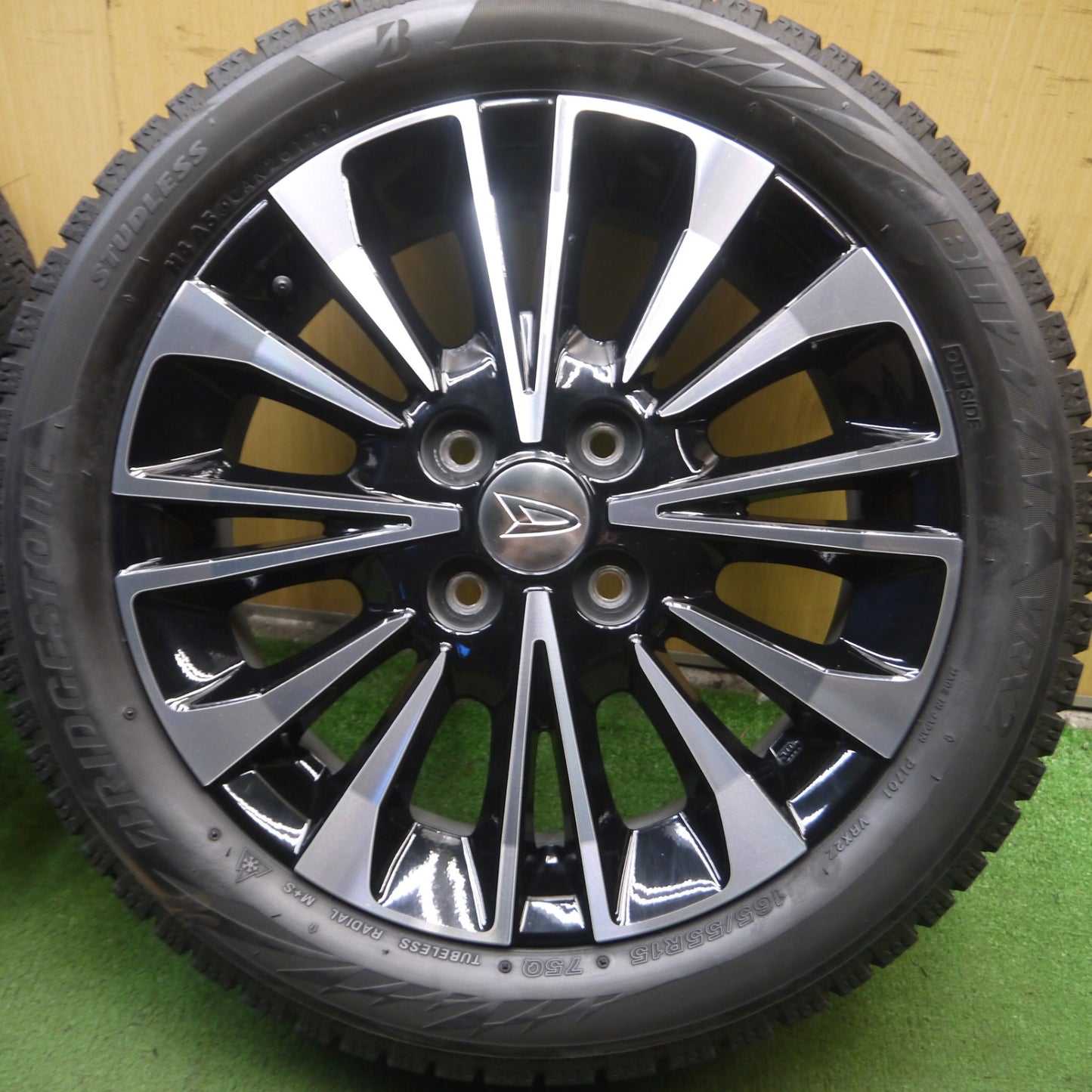 *送料無料* キレイ★ダイハツ タント カスタム 純正 165/55R15 スタッドレス ブリヂストン ブリザック VRX2 15インチ PCD100/4H★4060510Hス