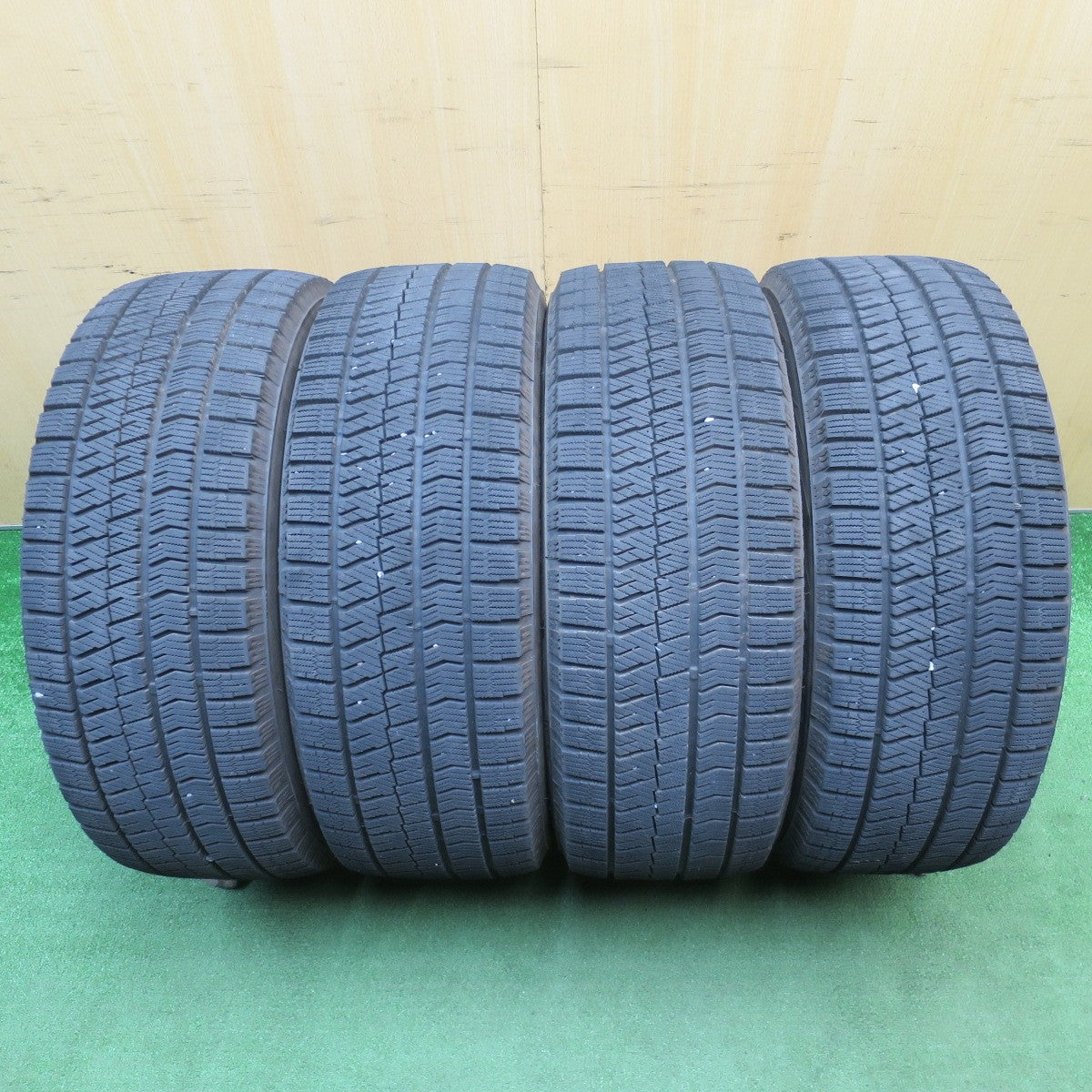 バリ溝！24年！9.5分★スタッドレス 215/55R17 ブリヂストン ブリザック VRX2 VELVA SPORT ヴェルヴァ 17インチ PCD114.3/5H★6033103NJス