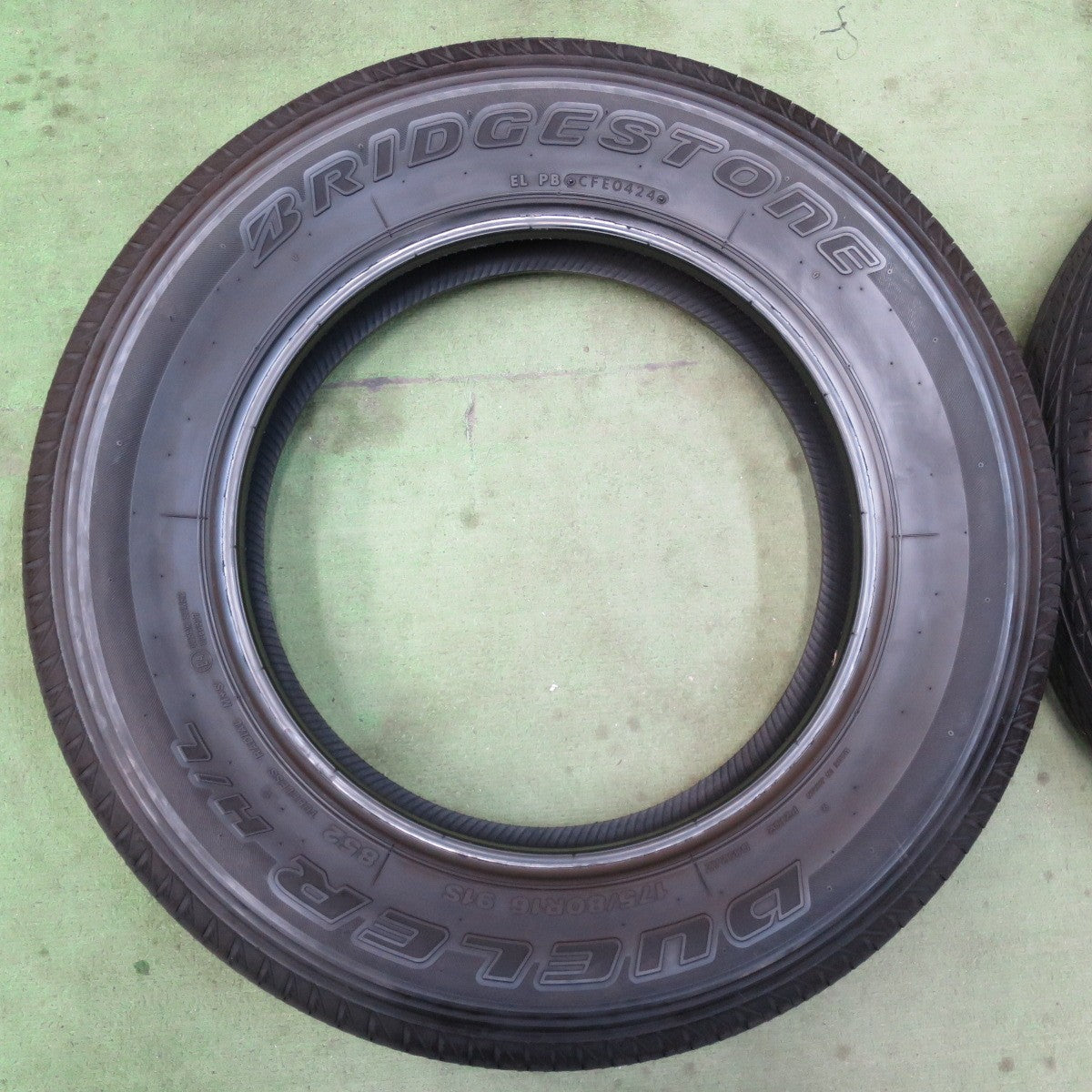 バリ溝！24年！9.5分★ジムニー 等 175/80R16 ブリヂストン デューラー H/L 852 DUELER タイヤ 16インチ★6021403イノタ