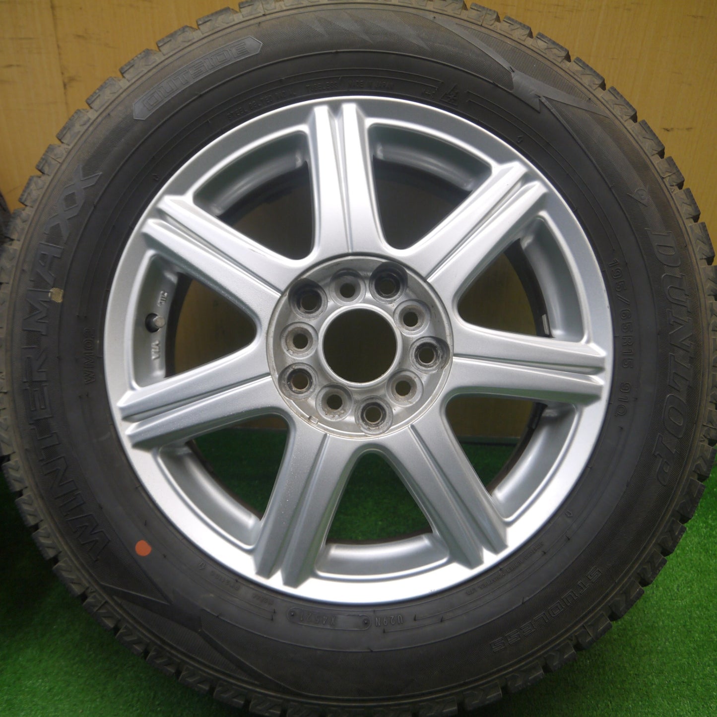 [送料無料] バリ溝！21年！9.5分以上★スタッドレス 195/65R15 ダンロップ ウインターマックス WM02 社外 アルミ 15インチ PCD100 114.3/5H マルチ★4110604Hス