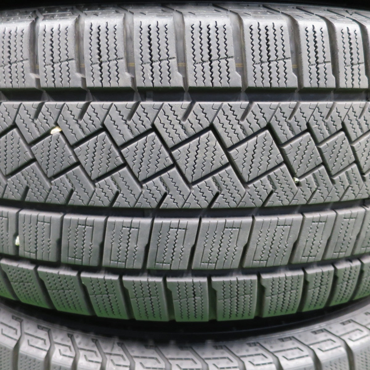 センサー付！バリ溝！23年！キレイ！9.5分★レクサス NX 等 Lehrmeister LF-FORCE 235/60R18 スタッドレス ピレリ アイスゼロ アシンメトリコ レアマイスター 18インチ PCD114.3/5H★6011001NKス