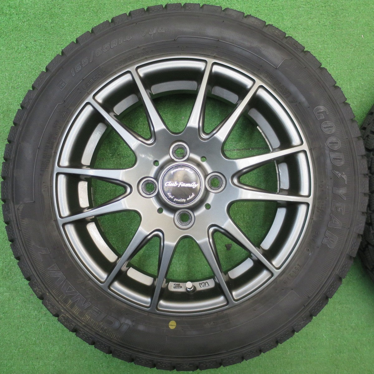 バリ溝！キレイ！9.5分★スタッドレス 165/65R14 グッドイヤー アイスナビ7 Club Family クラブファミリー 14インチ 軽サイズ ハスラー キャスト 等 PCD100/4H★5122406NJス
