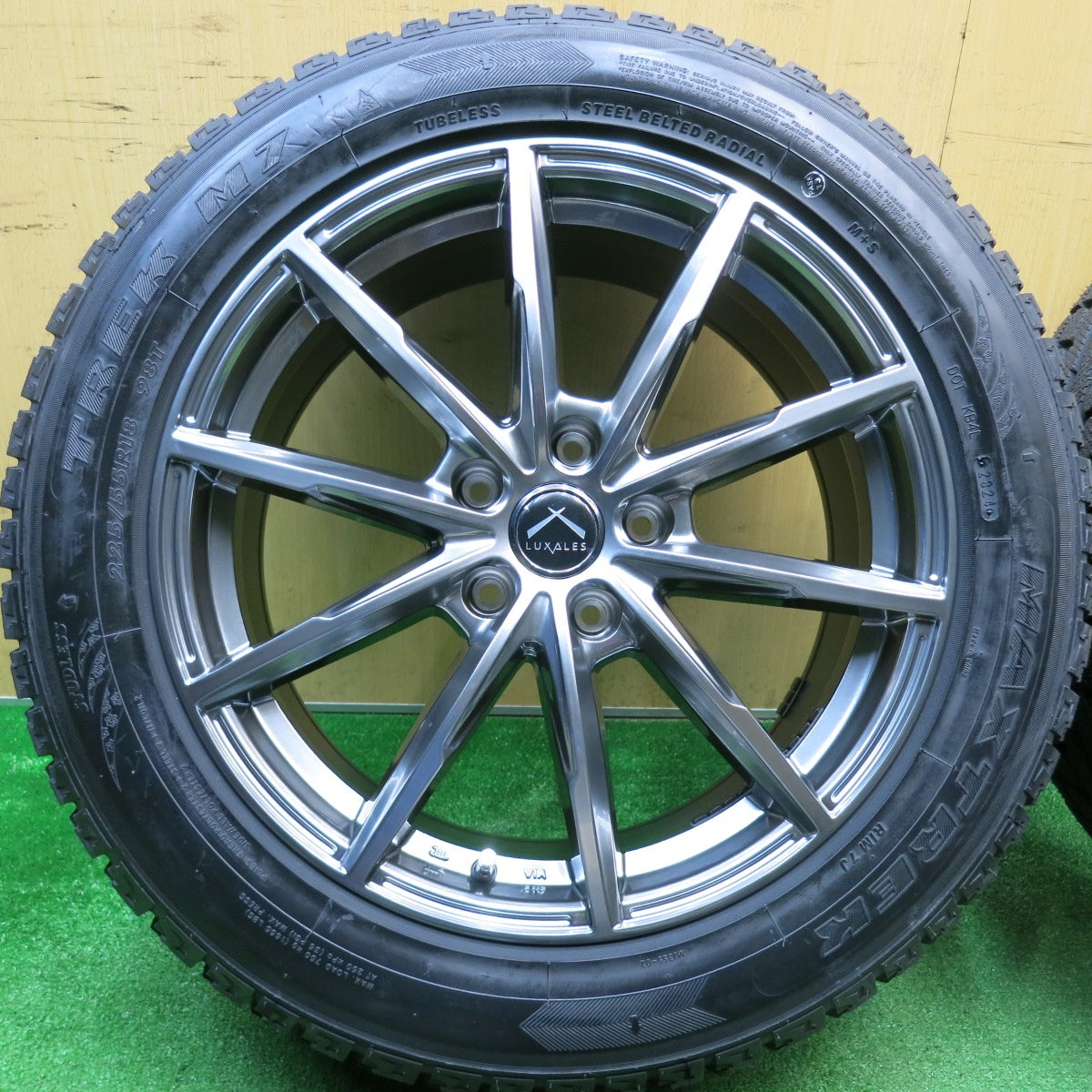 未使用！24年！美品★スタッドレス 225/55R18 マックストレック TREK M7 LUXALES PW-X2 ラグザレス 18インチ PCD114.3/5H★5120605HAス