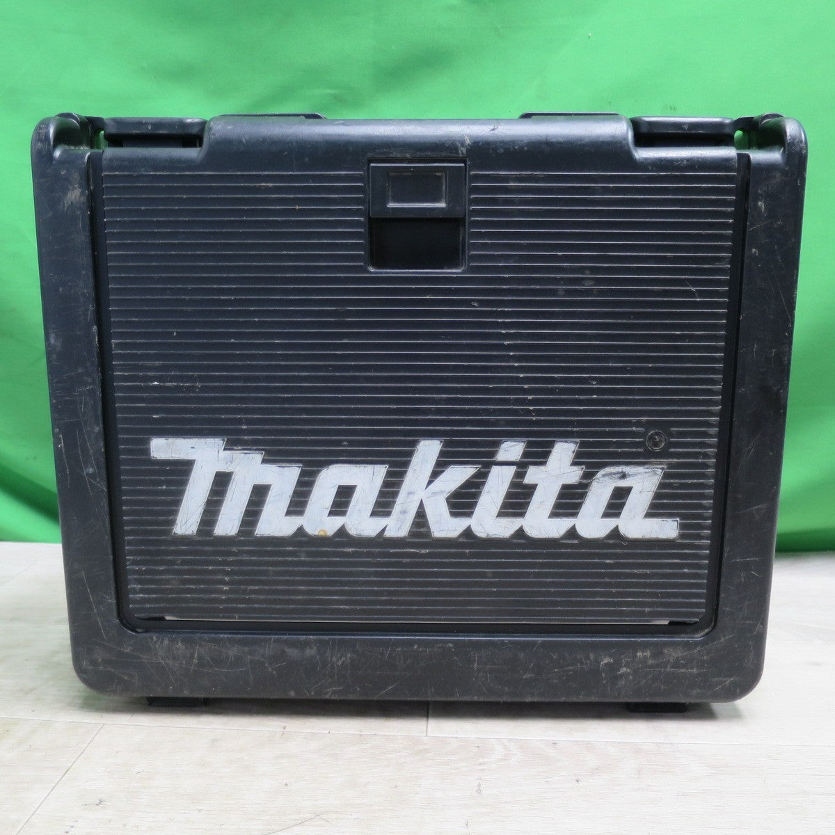[送料無料] バッテリー2個！付属品付☆マキタ 充電式 インパクトドライバ TD147D 電動 工具 充電器 DC18RC バッテリー BL1840 BL1830☆