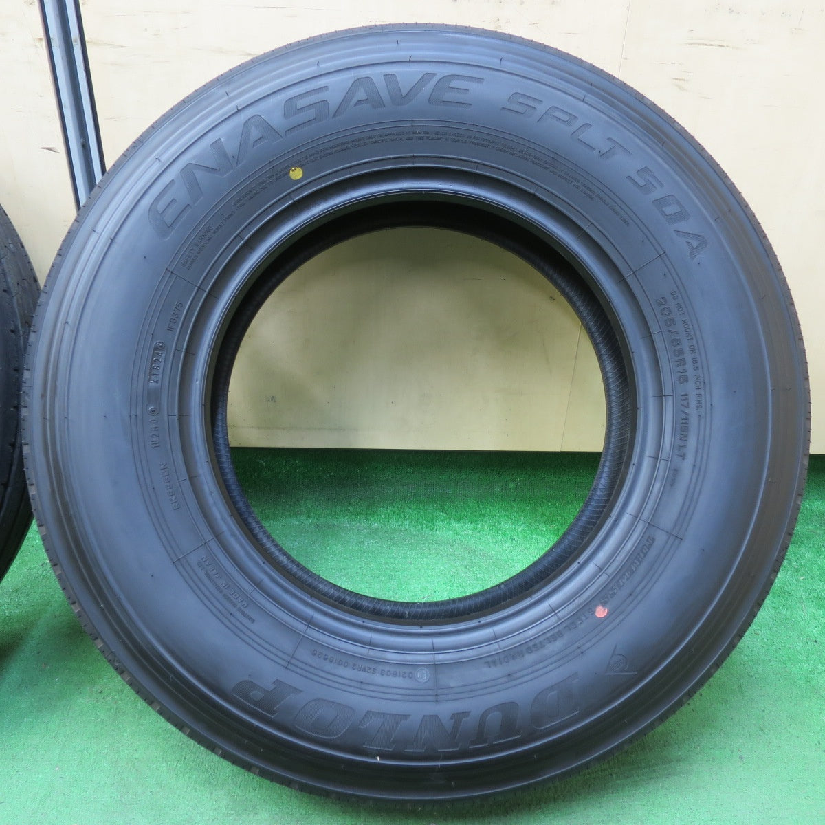 [送料無料] 新車外し！24年！ほぼ未使用★トラック タイヤ 205/85R16 117/115N ダンロップ エナセーブ SPLT50A 16インチ★4092406イノタ