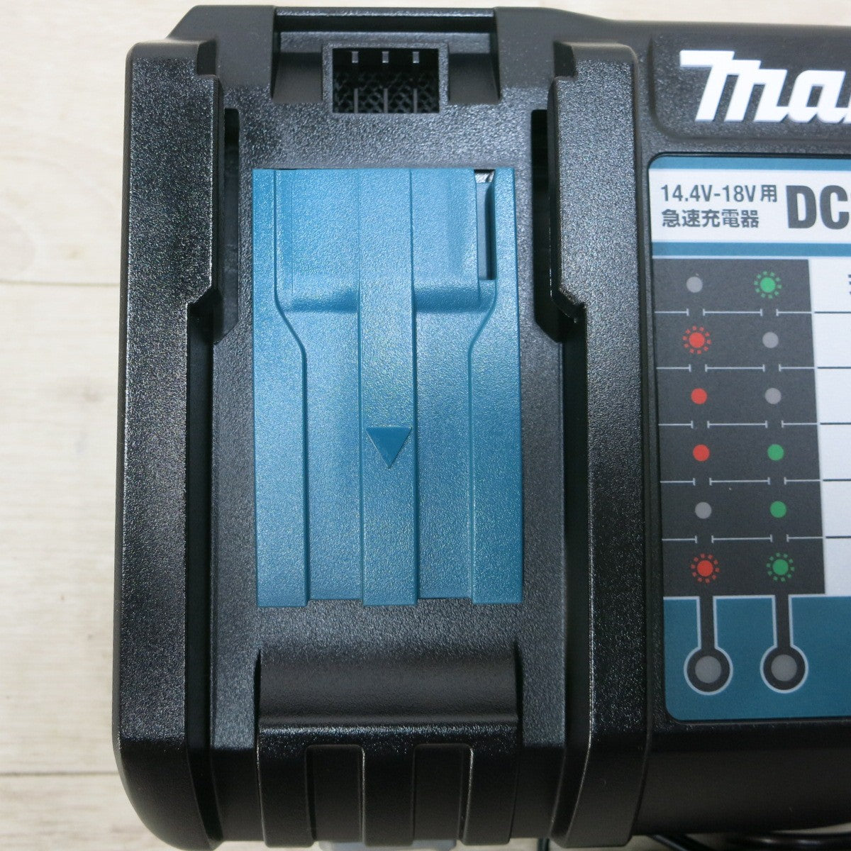 [送料無料] 未使用◆マキタ 急速 充電器 14.4V-18V AC 100V 専用 リチウム イオン バッテリ用 DC18RF 電動 工具◆