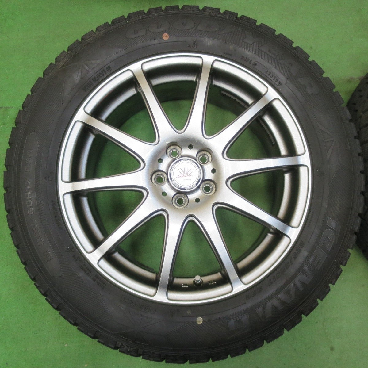 バリ溝！キレイ！9.5分以上★フォレスター 等 LOXARNY SPORT BADX 225/60R17 スタッドレス グッドイヤー アイスナビ6 ロクサーニ 17インチ PCD100/5H★5011301イス