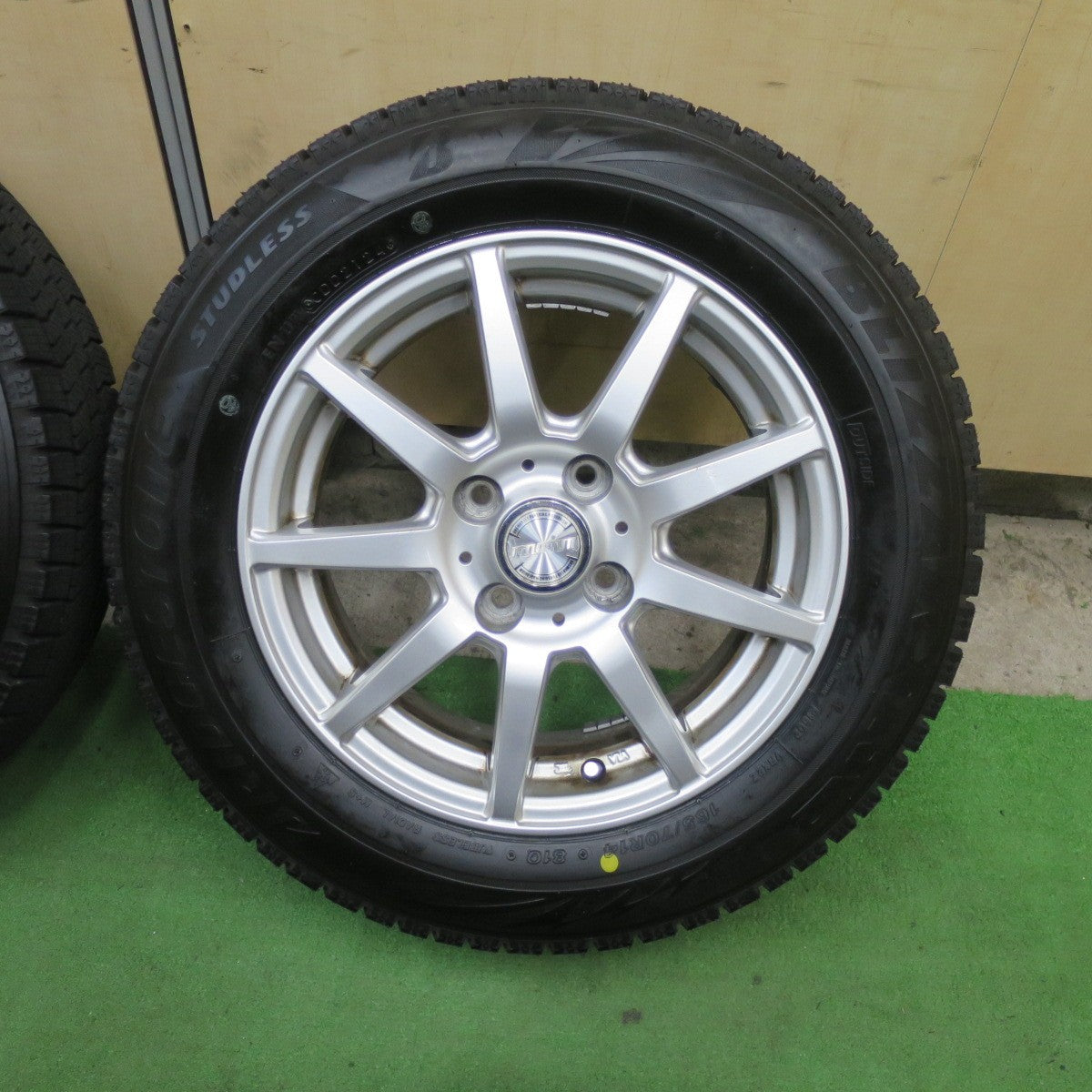 バリ溝！24年！ほぼ10分★スタッドレス 165/70R14 ブリヂストン ブリザック VRX2 ravrion ラブリオン 14インチ PCD100/4H★6021904TTス