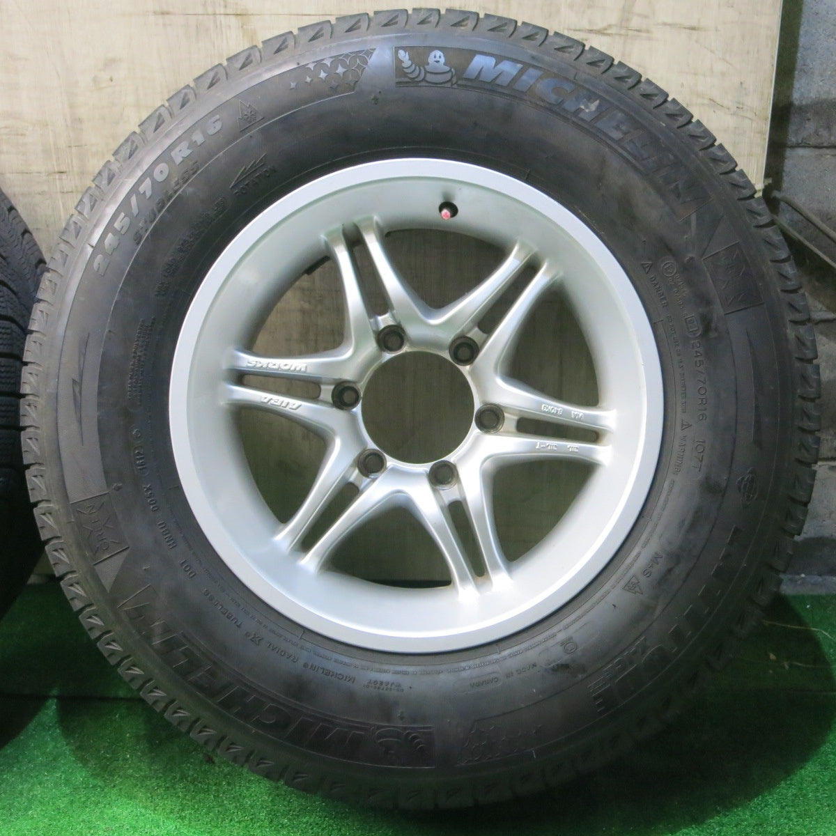 バリ溝！8.5分★AIBA WORKS 245/70R16 スタッドレス ミシュラン LATITUDE X-ICE XI2 アイバ ワークス 16インチ PCD139.7/6H★5051701NJス